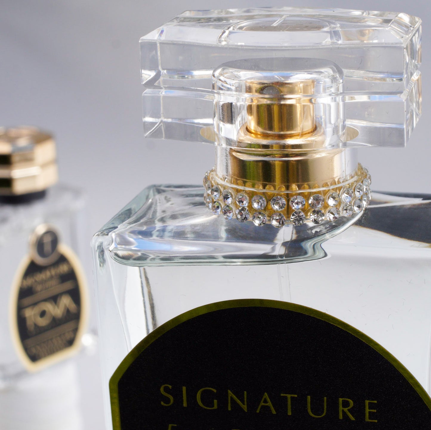 Signature Anniversary Parfum & Eau de Parfum Collection